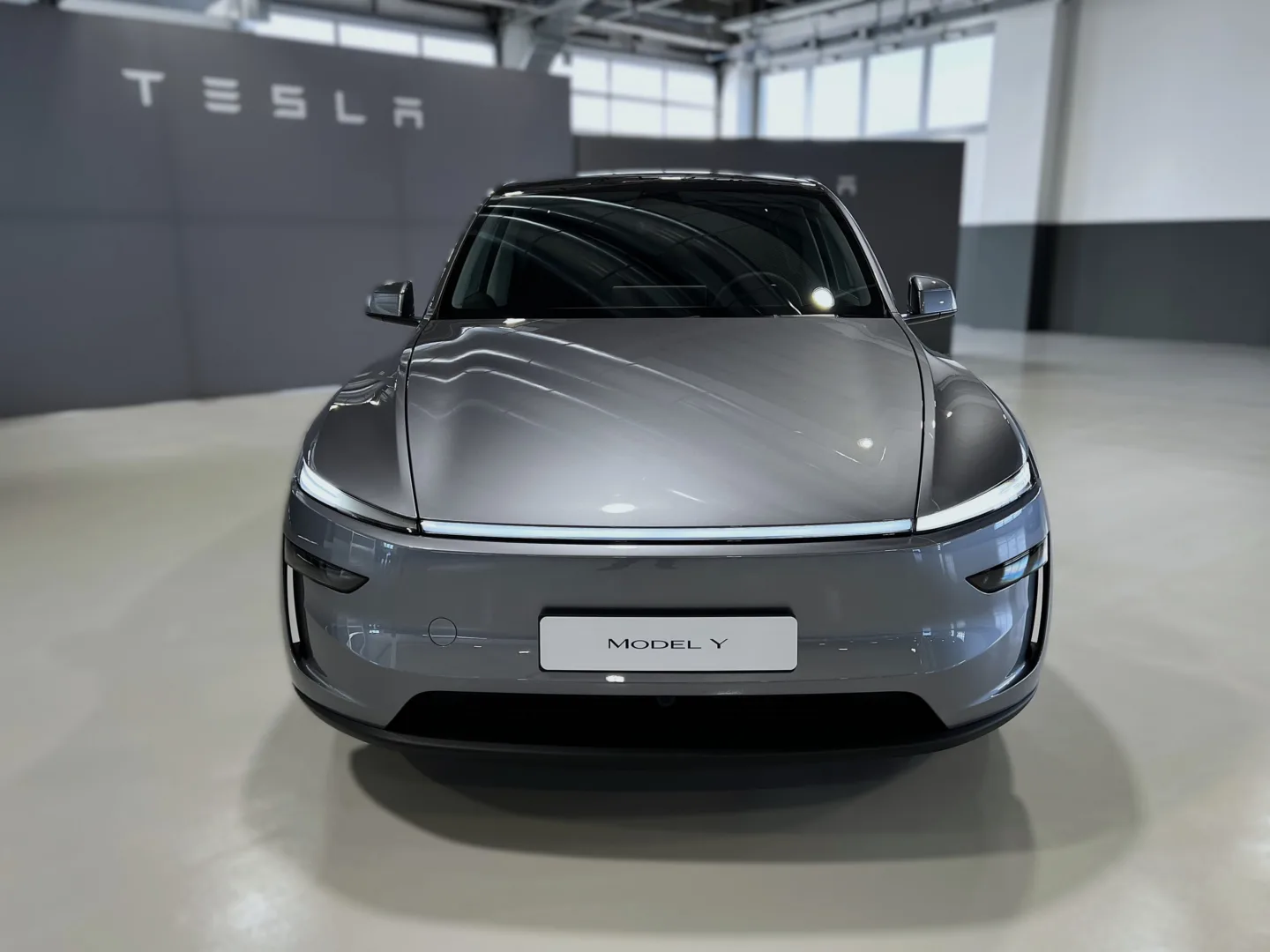 Tesla Model Y 2025